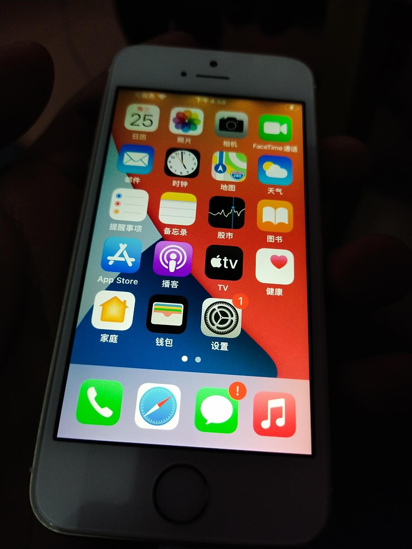 iphone5苹果5S手机！学生游戏机老人机备用机工作室机！